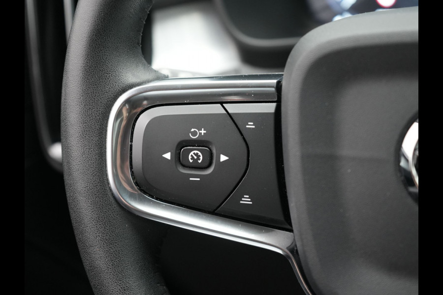 Volvo XC40 T4 Momentum Automaat 191pk Dealer O.H | Adaptive Cruise | Harman Kardon | Camera | Lederen Sportstoelen Verwarmd | LED | Pilot Assist |  Navigatie | Virtual | DAB |