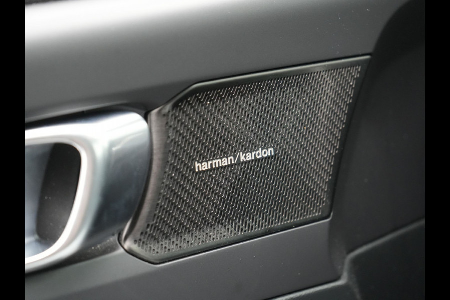 Volvo XC40 T4 Momentum Automaat 191pk Dealer O.H | Adaptive Cruise | Harman Kardon | Camera | Lederen Sportstoelen Verwarmd | LED | Pilot Assist |  Navigatie | Virtual | DAB |