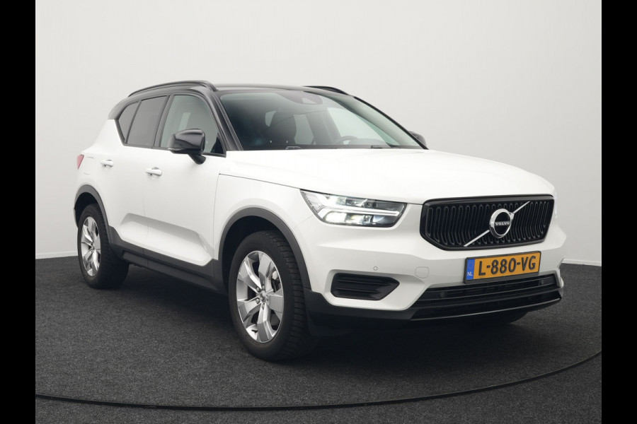 Volvo XC40 T4 Momentum Automaat 191pk Dealer O.H | Adaptive Cruise | Harman Kardon | Camera | Lederen Sportstoelen Verwarmd | LED | Pilot Assist |  Navigatie | Virtual | DAB |