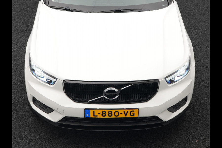 Volvo XC40 T4 Momentum Automaat 191pk Dealer O.H | Adaptive Cruise | Harman Kardon | Camera | Lederen Sportstoelen Verwarmd | LED | Pilot Assist |  Navigatie | Virtual | DAB |