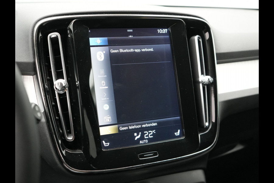 Volvo XC40 T4 Momentum Automaat 191pk Dealer O.H | Adaptive Cruise | Harman Kardon | Camera | Lederen Sportstoelen Verwarmd | LED | Pilot Assist |  Navigatie | Virtual | DAB |