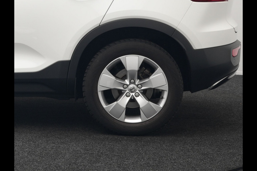 Volvo XC40 T4 Momentum Automaat 191pk Dealer O.H | Adaptive Cruise | Harman Kardon | Camera | Lederen Sportstoelen Verwarmd | LED | Pilot Assist |  Navigatie | Virtual | DAB |