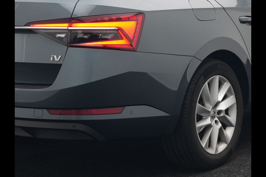 Škoda Superb Combi 1.4 TSI iV Business Edition Plus Plug In Hybrid 218pk Dealer O.H PHEV | Adaptive Cruise | 360 Camera | Lederen Sportstoelen Memory & Ventilatie | Keyless | Apple Carplay | Stuurverwarming | Navigatie | Virtual | DAB