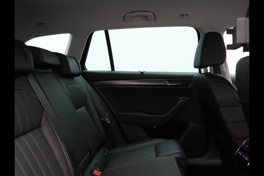 Škoda Superb Combi 1.4 TSI iV Business Edition Plus Plug In Hybrid 218pk Dealer O.H PHEV | Adaptive Cruise | 360 Camera | Lederen Sportstoelen Memory & Ventilatie | Keyless | Apple Carplay | Stuurverwarming | Navigatie | Virtual | DAB