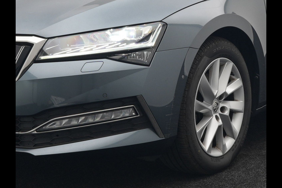 Škoda Superb Combi 1.4 TSI iV Business Edition Plus Plug In Hybrid 218pk Dealer O.H PHEV | Adaptive Cruise | 360 Camera | Lederen Sportstoelen Memory & Ventilatie | Keyless | Apple Carplay | Stuurverwarming | Navigatie | Virtual | DAB