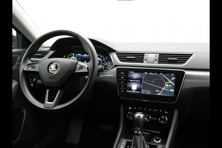 Škoda Superb Combi 1.4 TSI iV Business Edition Plus Plug In Hybrid 218pk Dealer O.H PHEV | Adaptive Cruise | 360 Camera | Lederen Sportstoelen Memory & Ventilatie | Keyless | Apple Carplay | Stuurverwarming | Navigatie | Virtual | DAB