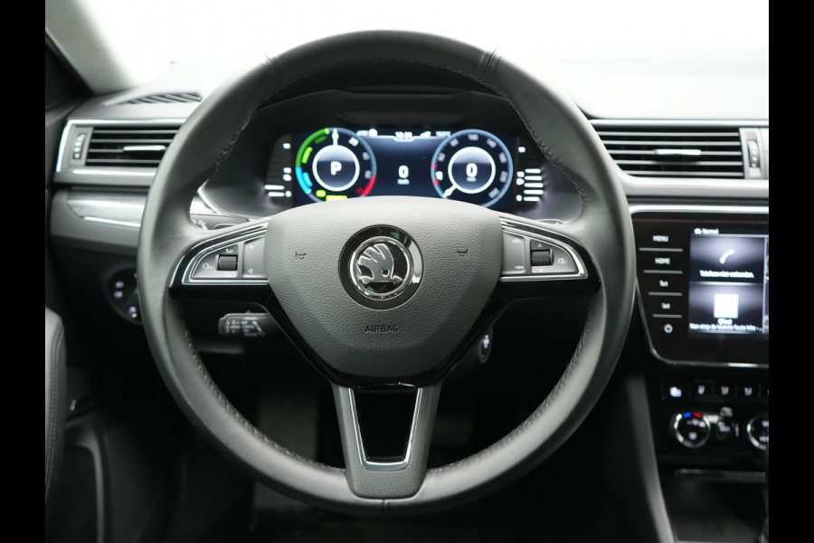 Škoda Superb Combi 1.4 TSI iV Business Edition Plus Plug In Hybrid 218pk Dealer O.H PHEV | Adaptive Cruise | 360 Camera | Lederen Sportstoelen Memory & Ventilatie | Keyless | Apple Carplay | Stuurverwarming | Navigatie | Virtual | DAB