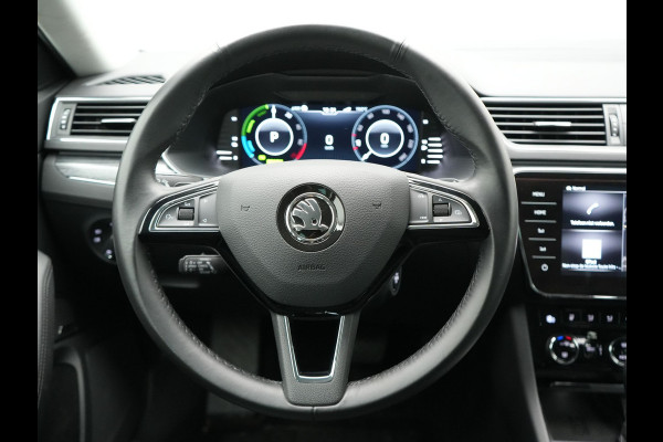 Škoda Superb Combi 1.4 TSI iV Business Edition Plus Plug In Hybrid 218pk Dealer O.H PHEV | Adaptive Cruise | 360 Camera | Lederen Sportstoelen Memory & Ventilatie | Keyless | Apple Carplay | Stuurverwarming | Navigatie | Virtual | DAB