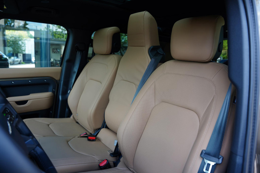 Land Rover Defender 110 P 300 E 110 X-Dynamic HSE 6 persoons