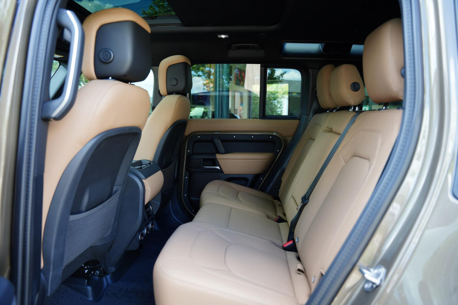 Land Rover Defender 110 P 300 E 110 X-Dynamic HSE 6 persoons