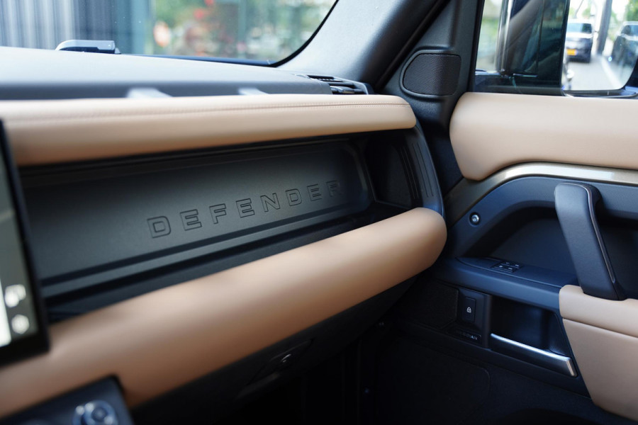Land Rover Defender 110 P 300 E 110 X-Dynamic HSE 6 persoons