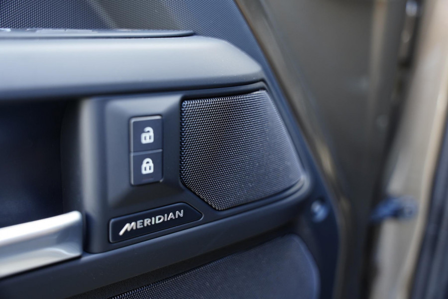 Land Rover Defender 110 P 300 E 110 X-Dynamic HSE 6 persoons