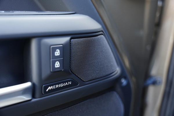 Land Rover Defender 110 P 300 E 110 X-Dynamic HSE 6 persoons