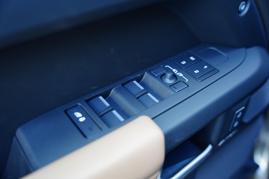Land Rover Defender 110 P 300 E 110 X-Dynamic HSE 6 persoons