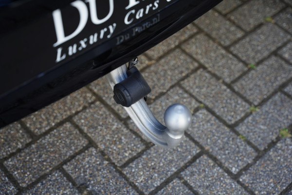 Land Rover Defender 110 P 300 E 110 X-Dynamic HSE 6 persoons