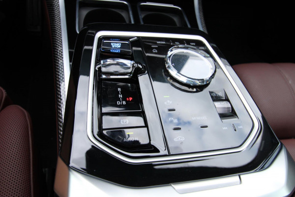 BMW i7 M70 | Fabrieksgarantie 6 jaar| 22 inch | FULL OPTION|NWSTAAT.| Glasscoating|