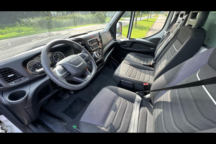 Iveco Daily Zo goed als nieuwe bakwagen met Laadklep AUTOMAAT| Navi| 17.000 km |Camera|3zits|