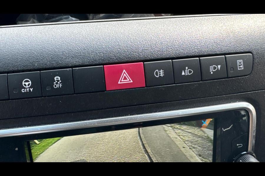 Iveco Daily Zo goed als nieuwe bakwagen met Laadklep AUTOMAAT| Navi| 17.000 km |Camera|3zits|
