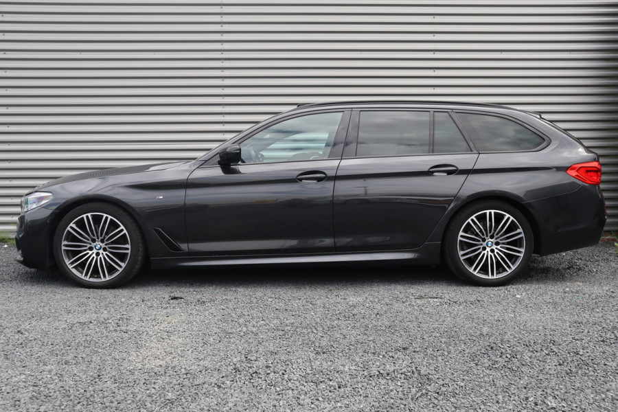 BMW 5 Serie Touring 520i High Executive M-Sport Leder dashboard / Pano / Individual / Camera / 19inch