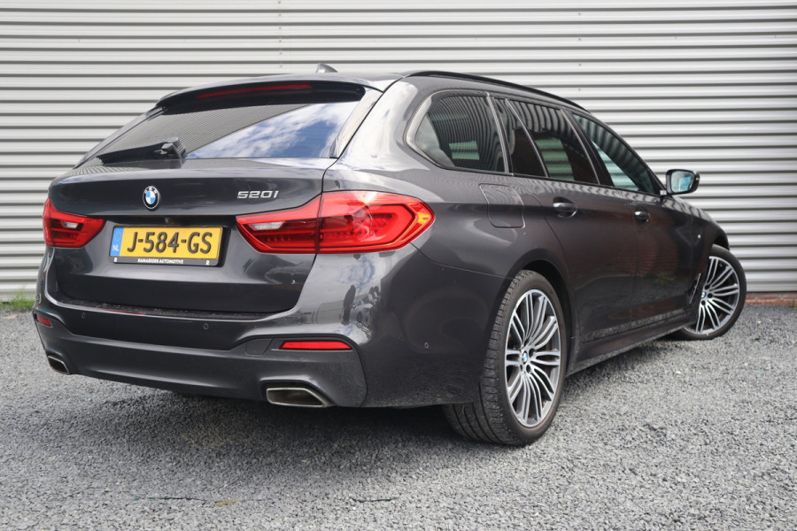 BMW 5 Serie Touring 520i High Executive M-Sport Leder dashboard / Pano / Individual / Camera / 19inch
