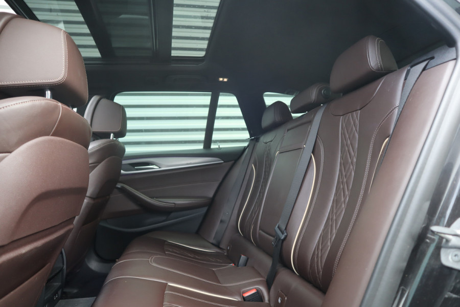 BMW 5 Serie Touring 520i High Executive M-Sport Leder dashboard / Pano / Individual / Camera / 19inch
