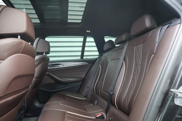 BMW 5 Serie Touring 520i High Executive M-Sport Leder dashboard / Pano / Individual / Camera / 19inch