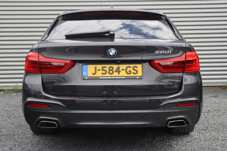 BMW 5 Serie Touring 520i High Executive M-Sport Leder dashboard / Pano / Individual / Camera / 19inch