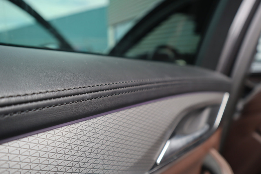 BMW 5 Serie Touring 520i High Executive M-Sport Leder dashboard / Pano / Individual / Camera / 19inch