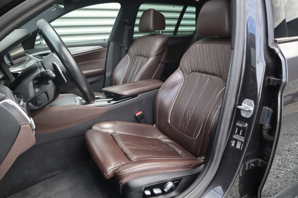 BMW 5 Serie Touring 520i High Executive M-Sport Leder dashboard / Pano / Individual / Camera / 19inch