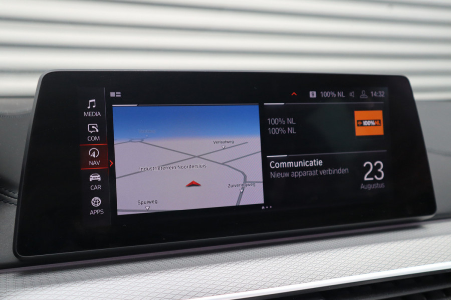 BMW 5 Serie Touring 520i High Executive M-Sport Leder dashboard / Pano / Individual / Camera / 19inch