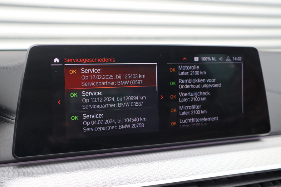 BMW 5 Serie Touring 520i High Executive M-Sport Leder dashboard / Pano / Individual / Camera / 19inch