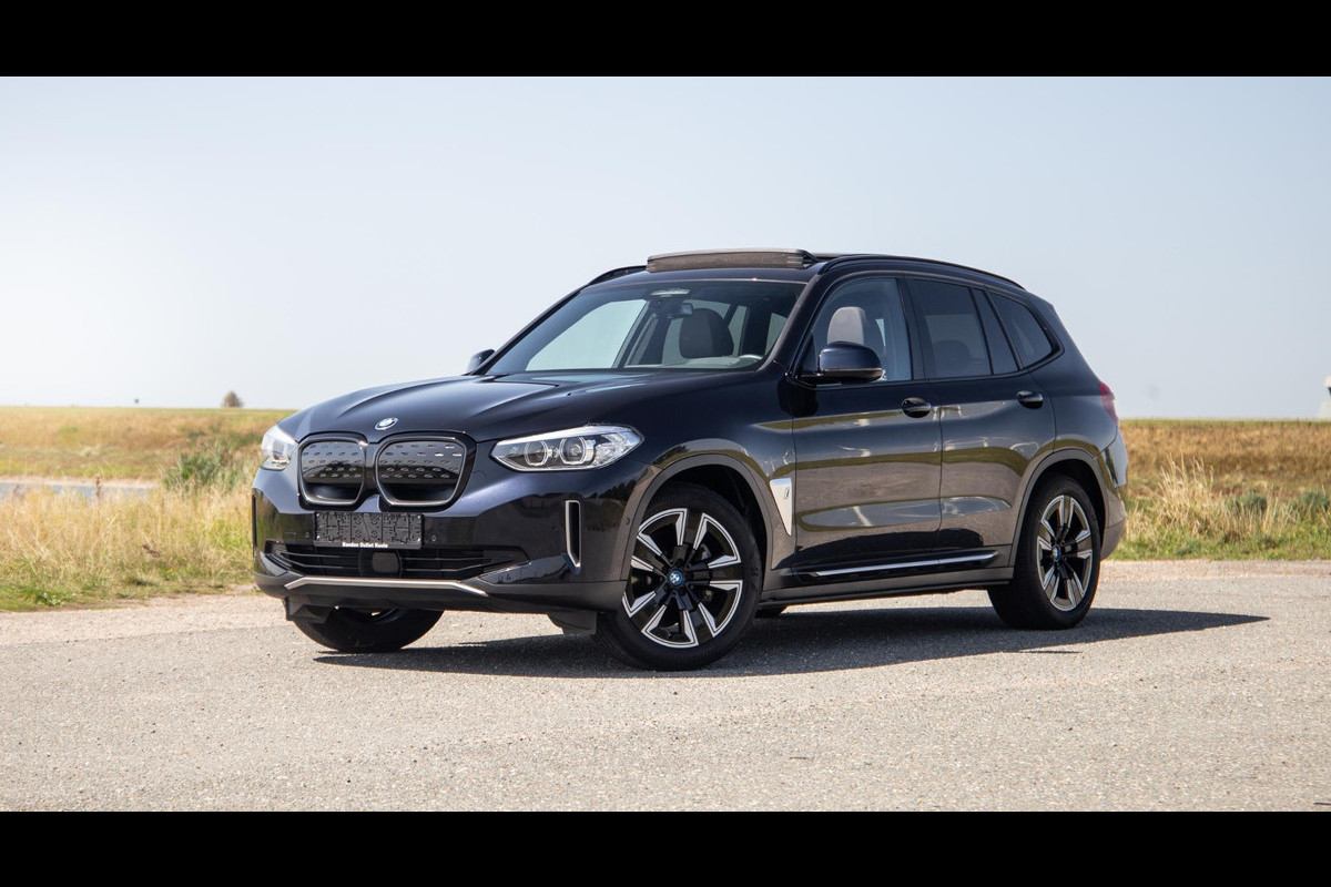 BMW iX3 High Executive 80 kWh PANORAMADAK / CARPLAY / BRUIN LEER / NAVI BMW iX3 High Executive 80 kWh PANORAMADAK / CARPLAY / BRUIN LEER / NAVI