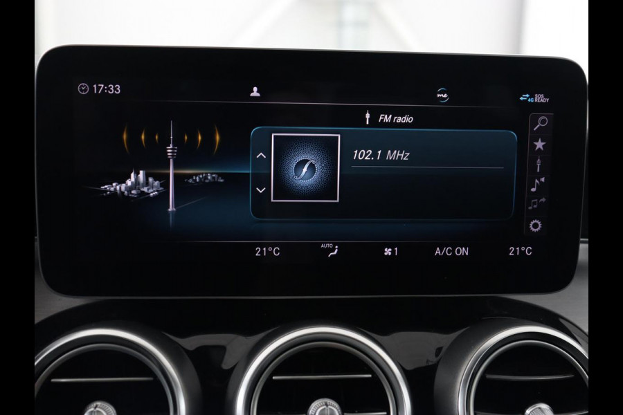 Mercedes-Benz C-Klasse 160 AMG Uprade Edition | Panoramadak | Stoelverwarming | Camera | Carplay | Leder/Alcantara | Navigatie | Digital Cockpit | Full LED | Climate control | Park Assist