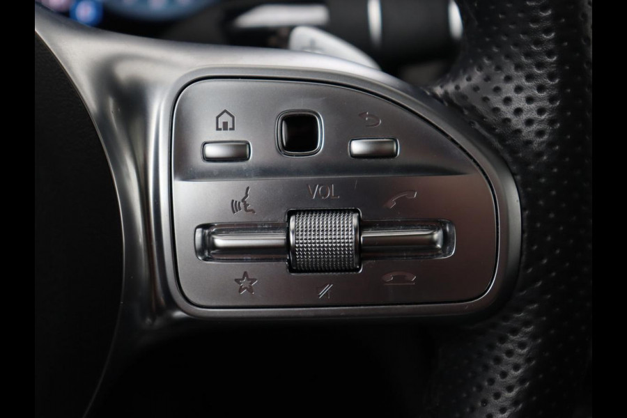 Mercedes-Benz C-Klasse 160 AMG Uprade Edition | Panoramadak | Stoelverwarming | Camera | Carplay | Leder/Alcantara | Navigatie | Digital Cockpit | Full LED | Climate control | Park Assist