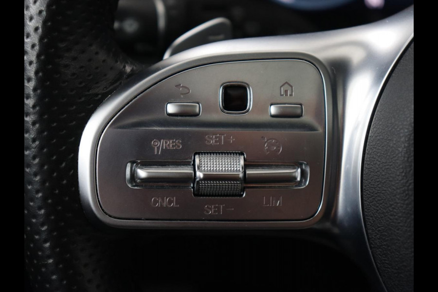 Mercedes-Benz C-Klasse 160 AMG Uprade Edition | Panoramadak | Stoelverwarming | Camera | Carplay | Leder/Alcantara | Navigatie | Digital Cockpit | Full LED | Climate control | Park Assist