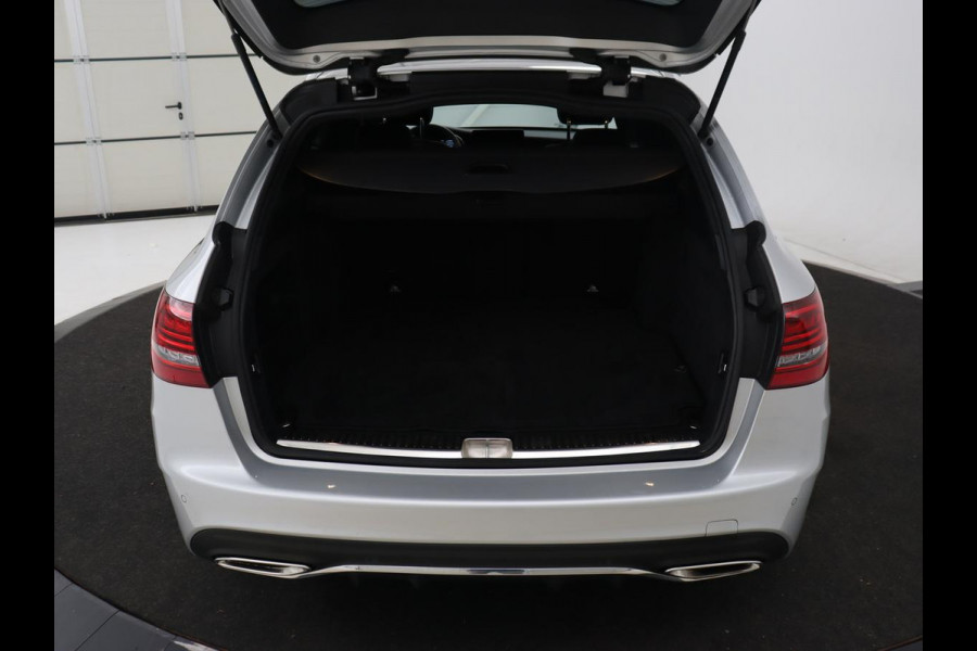 Mercedes-Benz C-Klasse 160 AMG Uprade Edition | Panoramadak | Stoelverwarming | Camera | Carplay | Leder/Alcantara | Navigatie | Digital Cockpit | Full LED | Climate control | Park Assist
