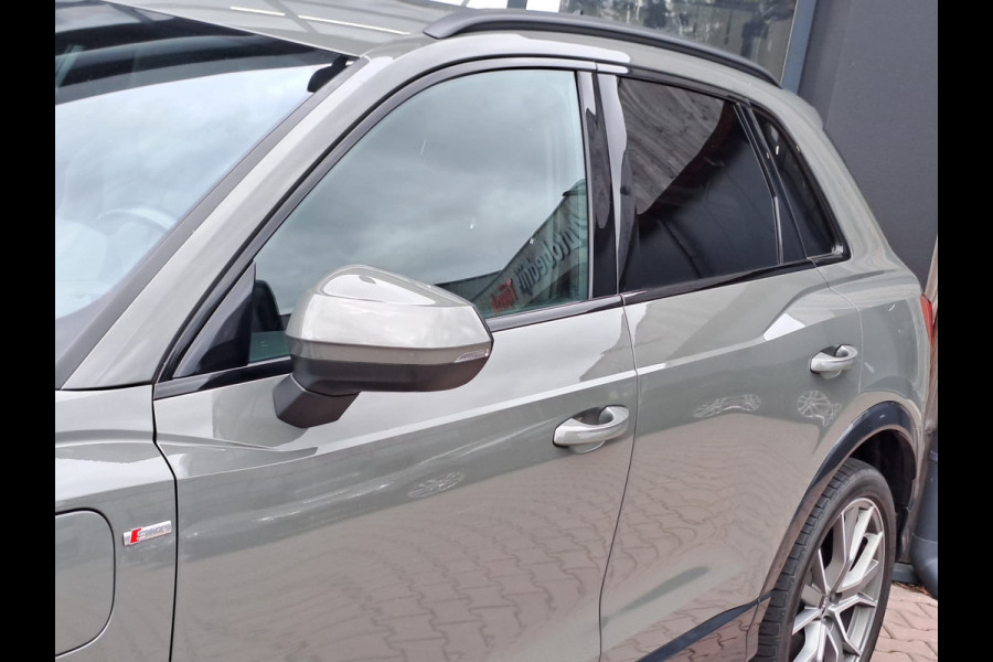 Audi Q3 45 TFSI e S edition 245PK PHEV | Matrix | Trekhaak | Zwart optiek | Leder | Stoelverwarming |  Elekt. stoelen | Virtual |