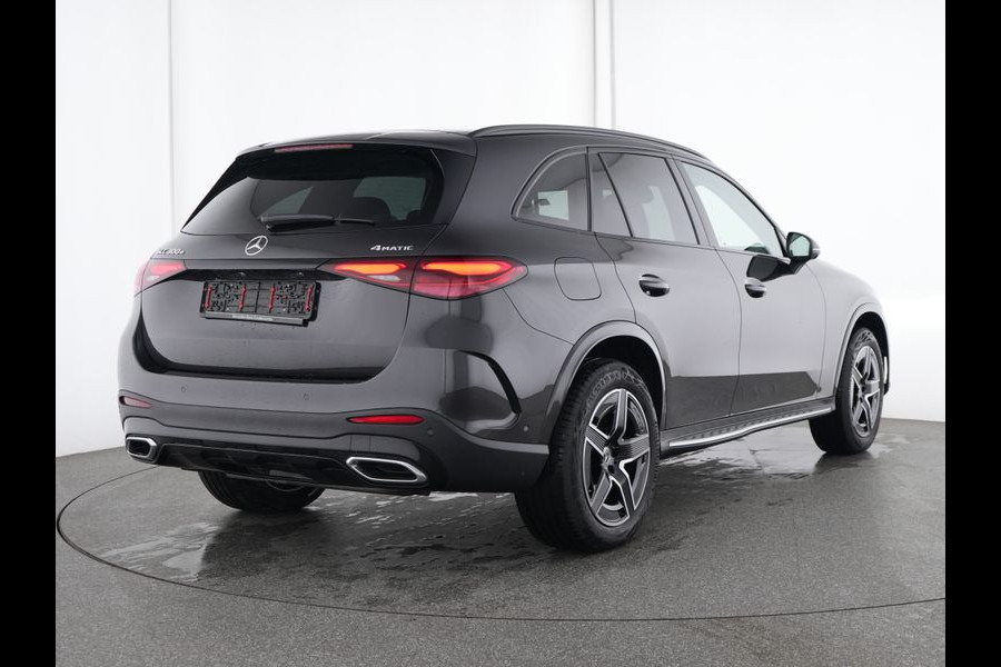 Mercedes-Benz GLC 300 e 4MATIC AMG Plug-In Hybride | AMG Line | Night Pakket | Trekhaak | Alarm Klasse 3 | Distronic | Memory Voorstoelen | Stuur en Stoelverwarming. Inclusief 24 maanden MB Certified garantie voor Europa.
