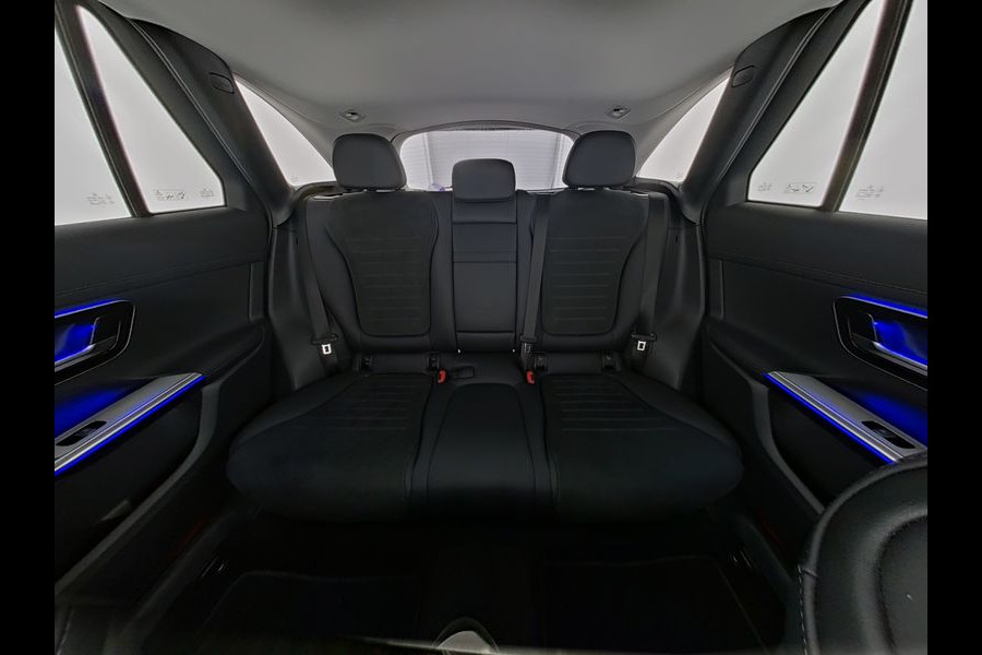 Mercedes-Benz GLC 300 e 4MATIC AMG Plug-In Hybride | AMG Line | Night Pakket | Trekhaak | Alarm Klasse 3 | Distronic | Memory Voorstoelen | Stuur en Stoelverwarming. Inclusief 24 maanden MB Certified garantie voor Europa.