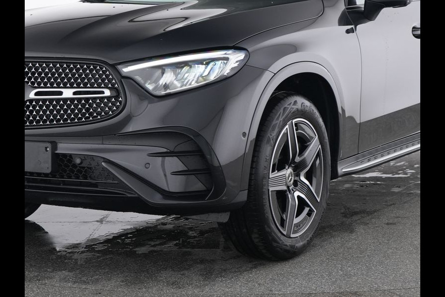 Mercedes-Benz GLC 300 e 4MATIC AMG Plug-In Hybride | AMG Line | Night Pakket | Trekhaak | Alarm Klasse 3 | Distronic | Memory Voorstoelen | Stuur en Stoelverwarming. Inclusief 24 maanden MB Certified garantie voor Europa.