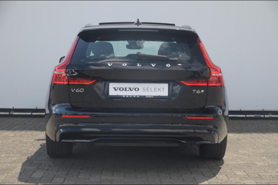 Volvo V60 T6 350PK Automaat Plug-in Hybrid AWD Plus Dark / Adaptive cruise control / Elektrische stoelen / Harman Kardon audio / Trekhaak / Pilot assist / BLIS / Stoel en stuur verwarming / Elektrische achterklep / Parkeersensoren met 360 camera / Google infotainment