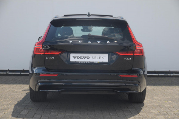 Volvo V60 T6 350PK Automaat Plug-in Hybrid AWD Plus Dark / Adaptive cruise control / Elektrische stoelen / Harman Kardon audio / Trekhaak / Pilot assist / BLIS / Stoel en stuur verwarming / Elektrische achterklep / Parkeersensoren met 360 camera / Google infotainment