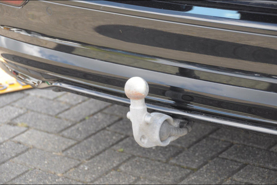 Volvo V60 T6 350PK Automaat Plug-in Hybrid AWD Plus Dark / Adaptive cruise control / Elektrische stoelen / Harman Kardon audio / Trekhaak / Pilot assist / BLIS / Stoel en stuur verwarming / Elektrische achterklep / Parkeersensoren met 360 camera / Google infotainment