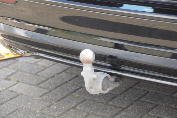 Volvo V60 T6 350PK Automaat Plug-in Hybrid AWD Plus Dark / Adaptive cruise control / Elektrische stoelen / Harman Kardon audio / Trekhaak / Pilot assist / BLIS / Stoel en stuur verwarming / Elektrische achterklep / Parkeersensoren met 360 camera / Google infotainment