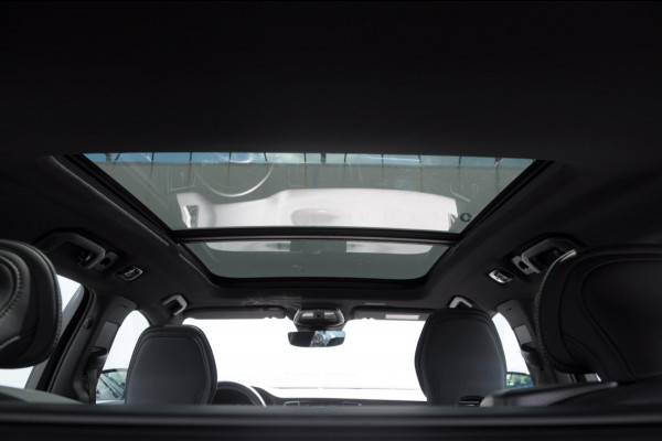 Volvo V60 T6 350PK Automaat Plug-in Hybrid AWD Plus Dark / Adaptive cruise control / Elektrische stoelen / Harman Kardon audio / Trekhaak / Pilot assist / BLIS / Stoel en stuur verwarming / Elektrische achterklep / Parkeersensoren met 360 camera / Google infotainment