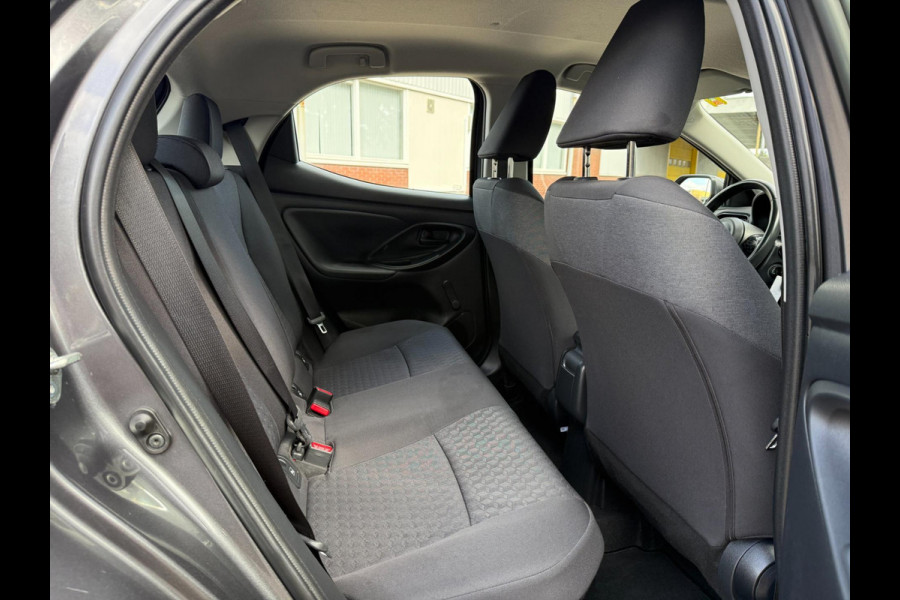 Toyota Yaris 1.5 Hybrid 2022 ACTIVE 171 PK! NAVI CARPLAY ACC CLIMA NAP