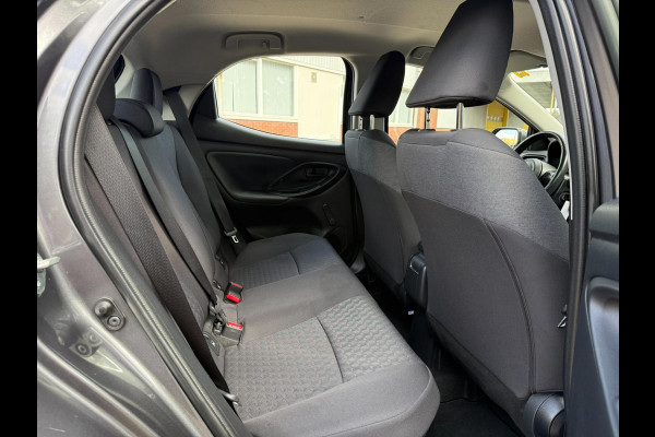 Toyota Yaris 1.5 Hybrid 2022 ACTIVE 171 PK! NAVI CARPLAY ACC CLIMA NAP