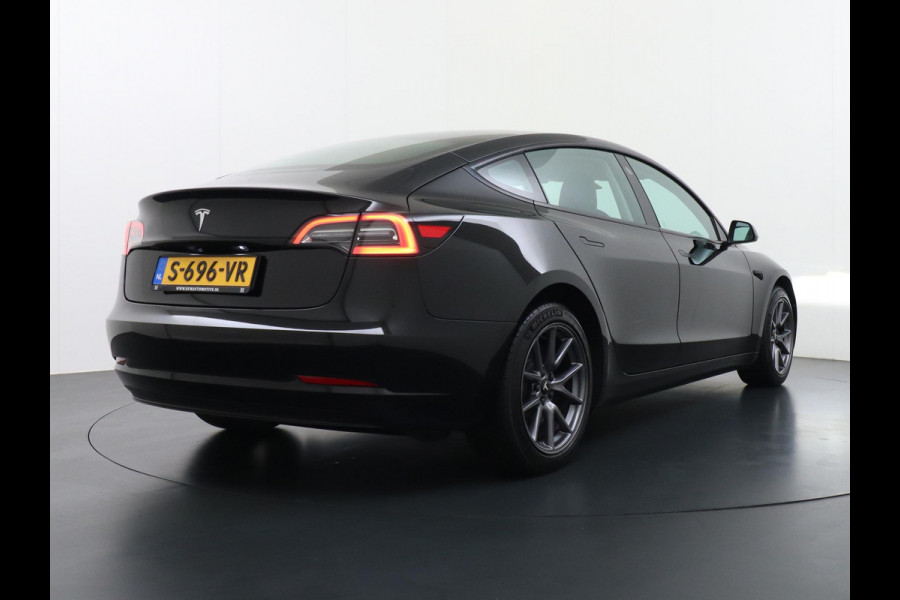 Tesla Model 3 Standard RWD Plus 60 kWh VAN: 30.900,- VOOR 27.877,- UW HERFSTVOORDEEL: 3.023,- EURO LFP Accu | 1e eigenaar | Origineel Nederlandse auto met NAP | Rijklaar geleverd met fabrieksgarantie!