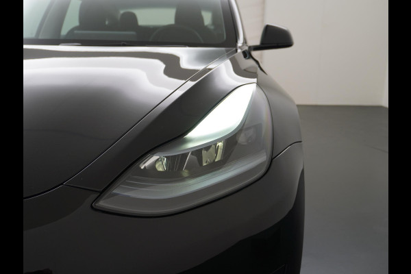 Tesla Model 3 Standard RWD Plus 60 kWh VAN: 30.900,- VOOR 27.877,- UW HERFSTVOORDEEL: 3.023,- EURO LFP Accu | 1e eigenaar | Origineel Nederlandse auto met NAP | Rijklaar geleverd met fabrieksgarantie!