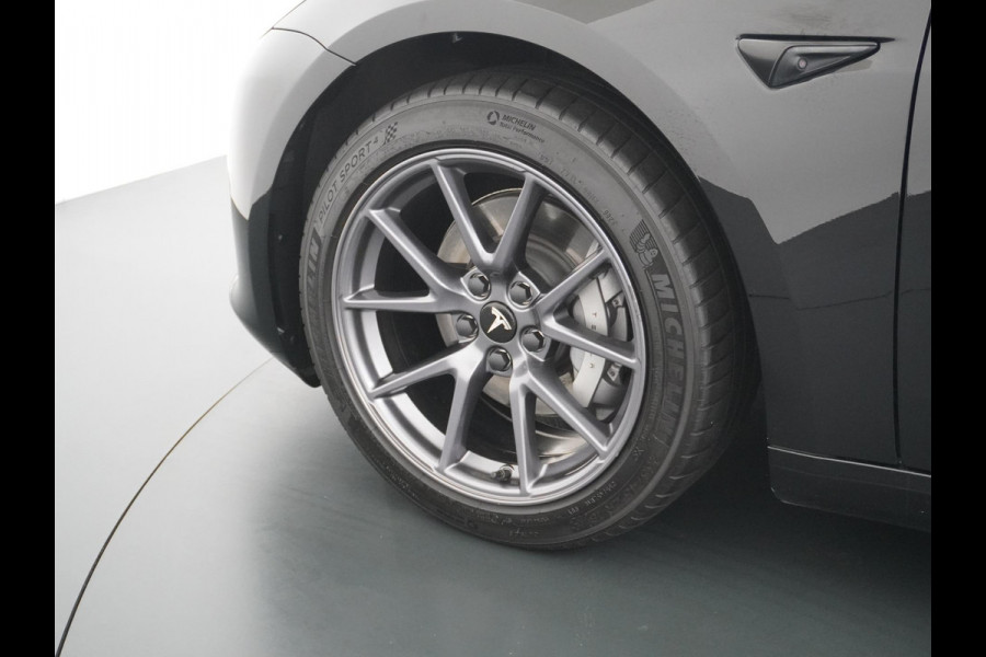 Tesla Model 3 Standard RWD Plus 60 kWh VAN: 30.900,- VOOR 27.877,- UW HERFSTVOORDEEL: 3.023,- EURO LFP Accu | 1e eigenaar | Origineel Nederlandse auto met NAP | Rijklaar geleverd met fabrieksgarantie!